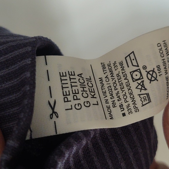 NWT - Old Navy leggings and zip up long sleeve top - Athletic Wear - Picture 5 of 9